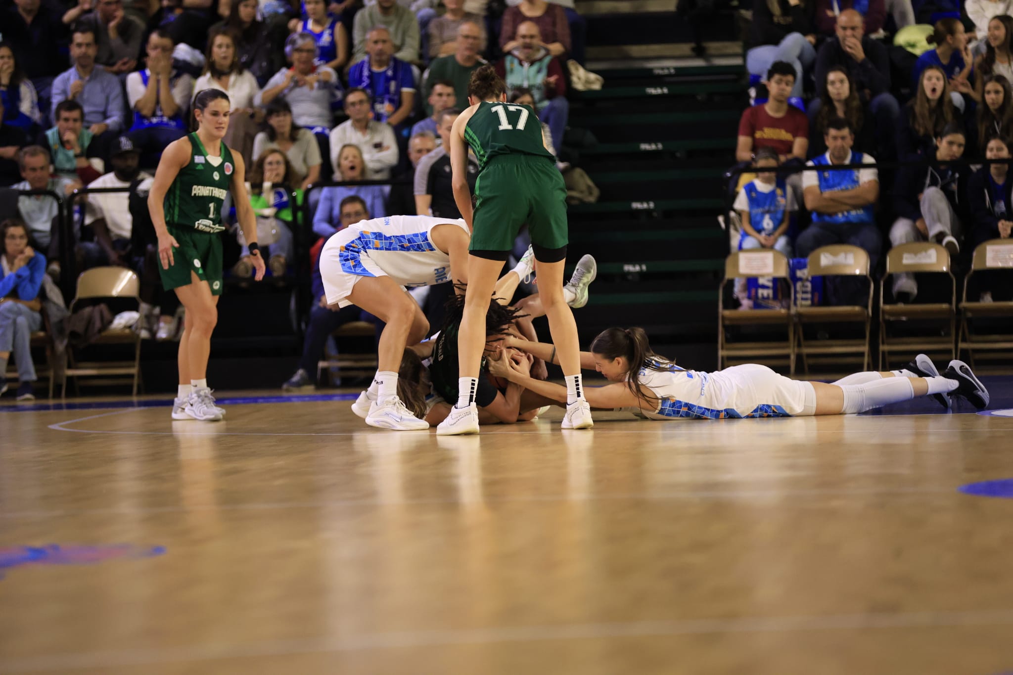 El partido entre Avenida y el Panathinaikos, en imágenes