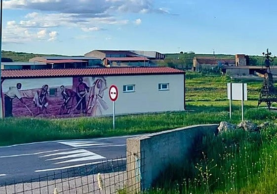 Mural homenaje a los hombres y las mujeres del campo en Valdemierque.