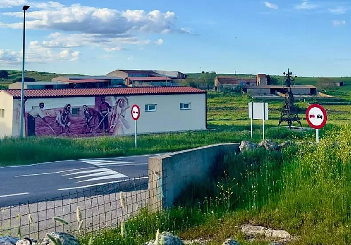 Mural homenaje a los hombres y las mujeres del campo en Valdemierque.