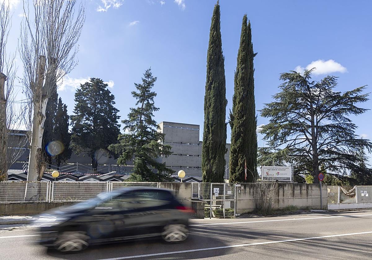 Acceso principal del edificio del Estado.