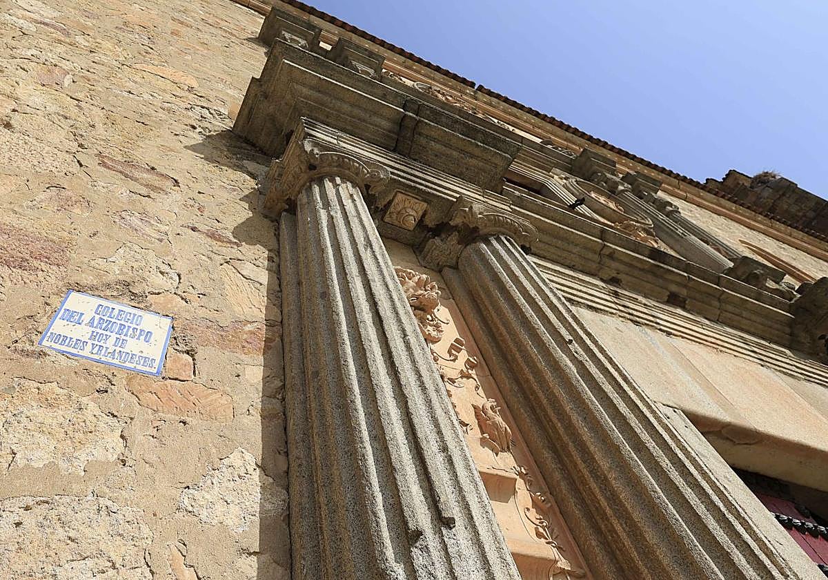 Fachada del Colegio del Arzobispo Fonseca en Salamanca.