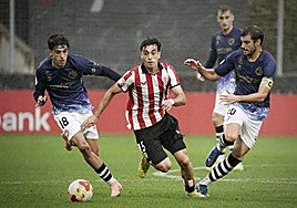 Unionistas defiende una jugada ante el Athletic B.