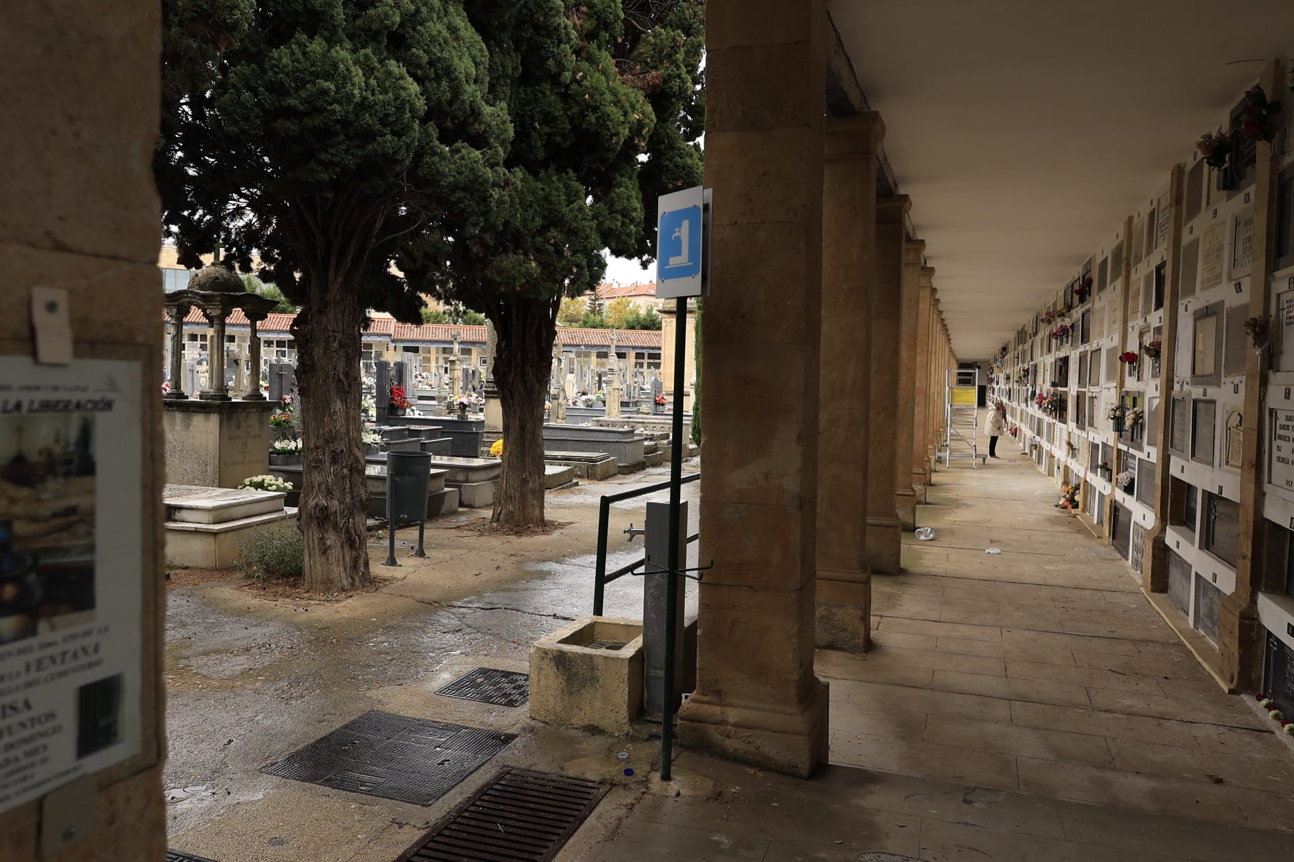 El día de Todos los Santos se celebra bajo el paraguas en Salamanca