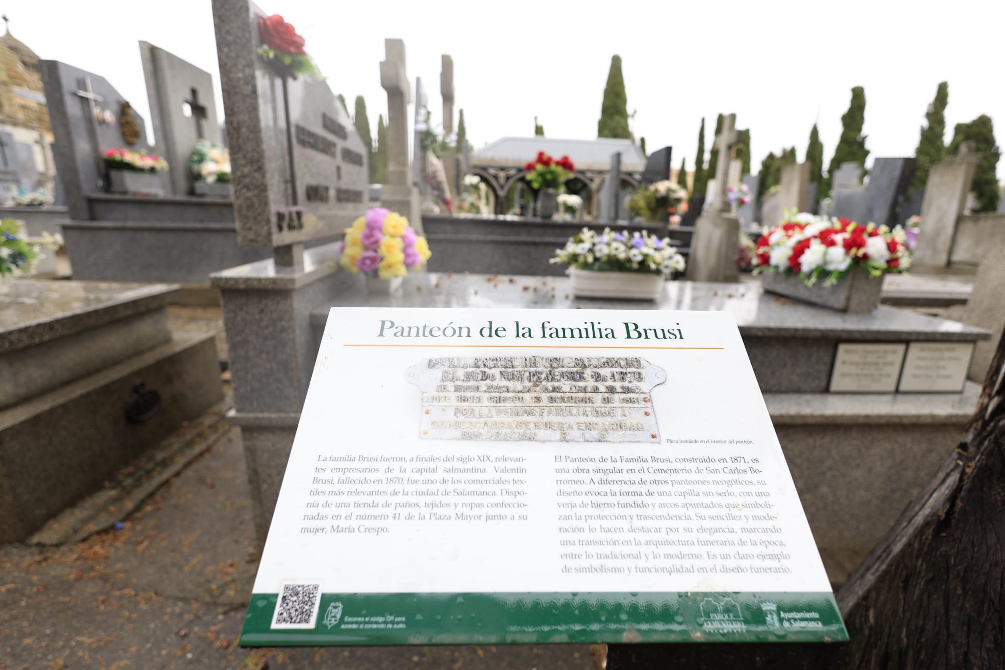 El día de Todos los Santos se celebra bajo el paraguas en Salamanca