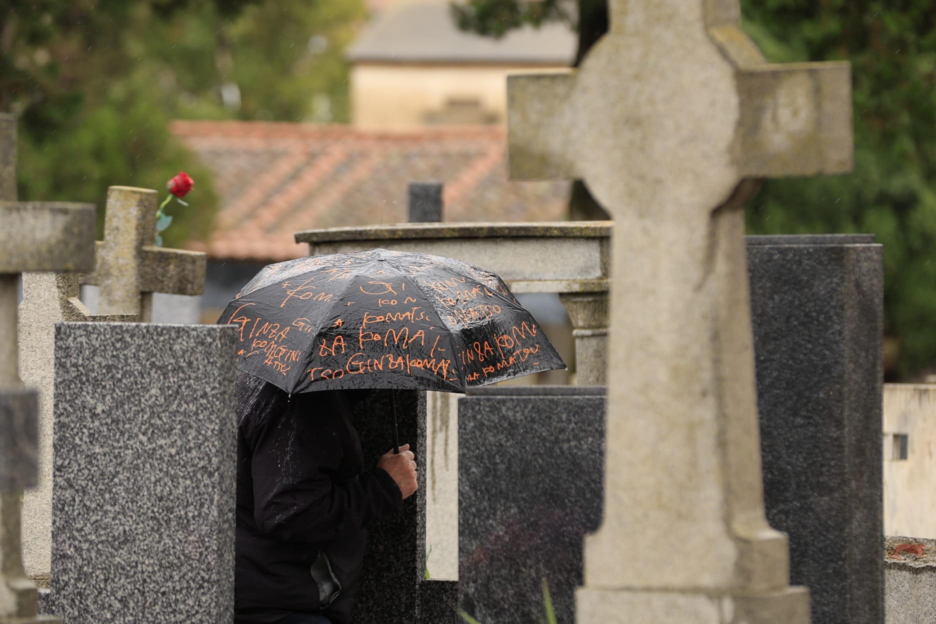 El día de Todos los Santos se celebra bajo el paraguas en Salamanca
