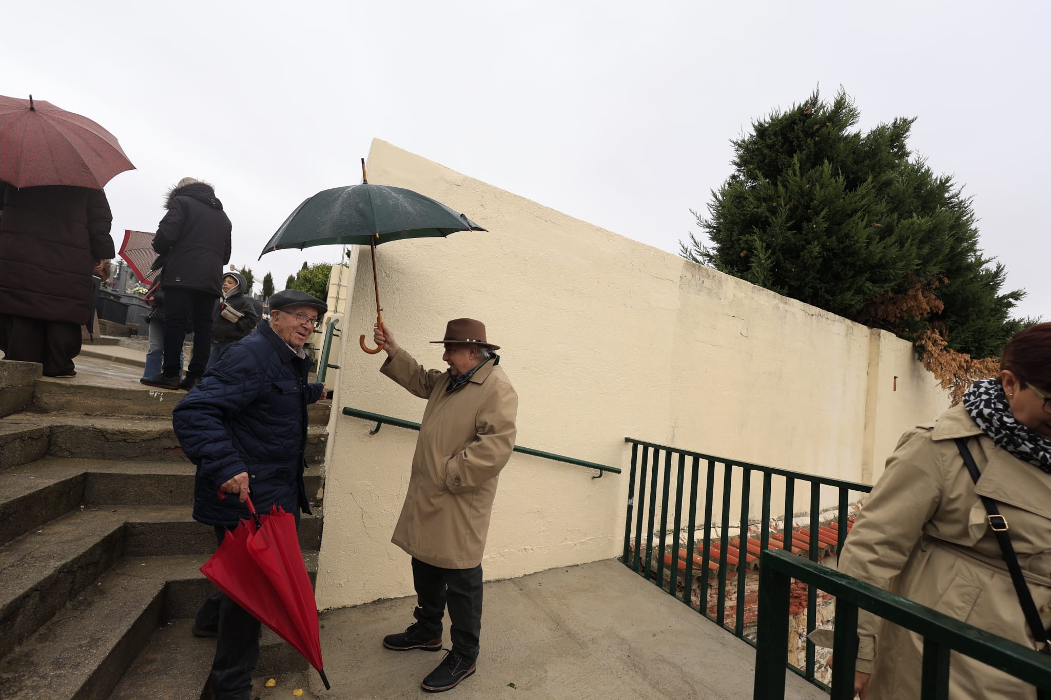 El día de Todos los Santos se celebra bajo el paraguas en Salamanca