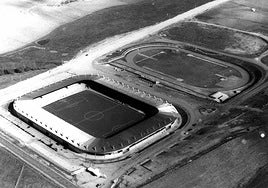 El estadio Helmántico y las pistas de atletismo en los orígenes de la ciudad deportiva.
