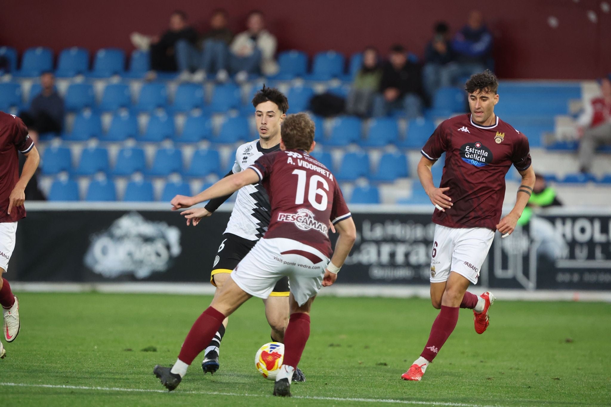 El partido entre Unionistas y Pontevedra, en imágenes