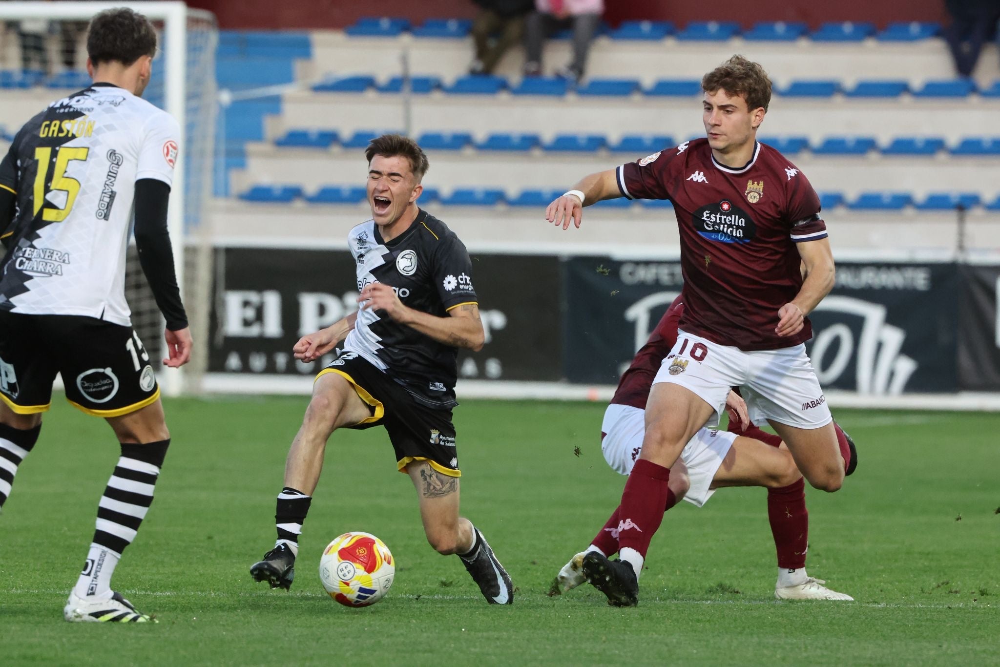 El partido entre Unionistas y Pontevedra, en imágenes