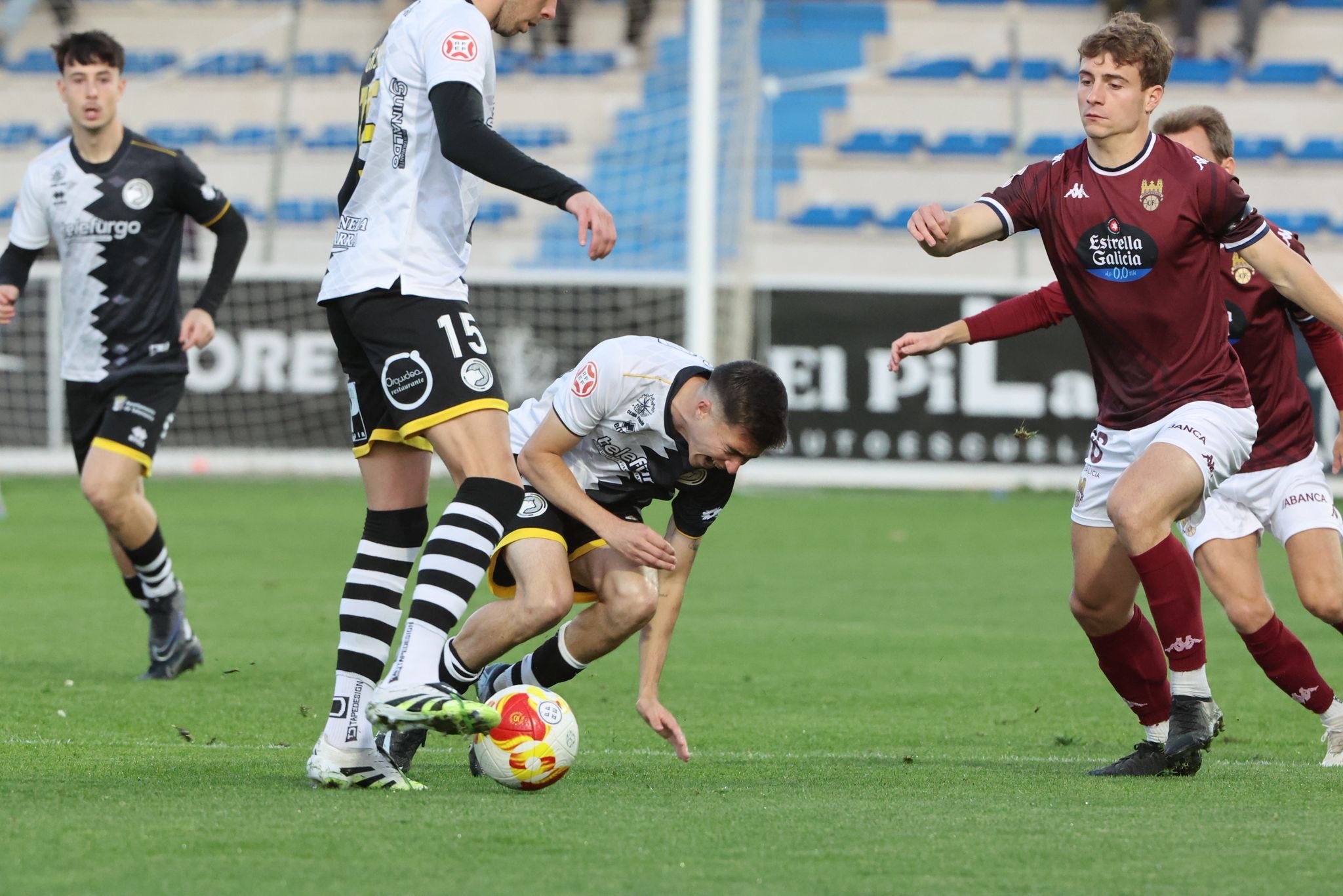 El partido entre Unionistas y Pontevedra, en imágenes