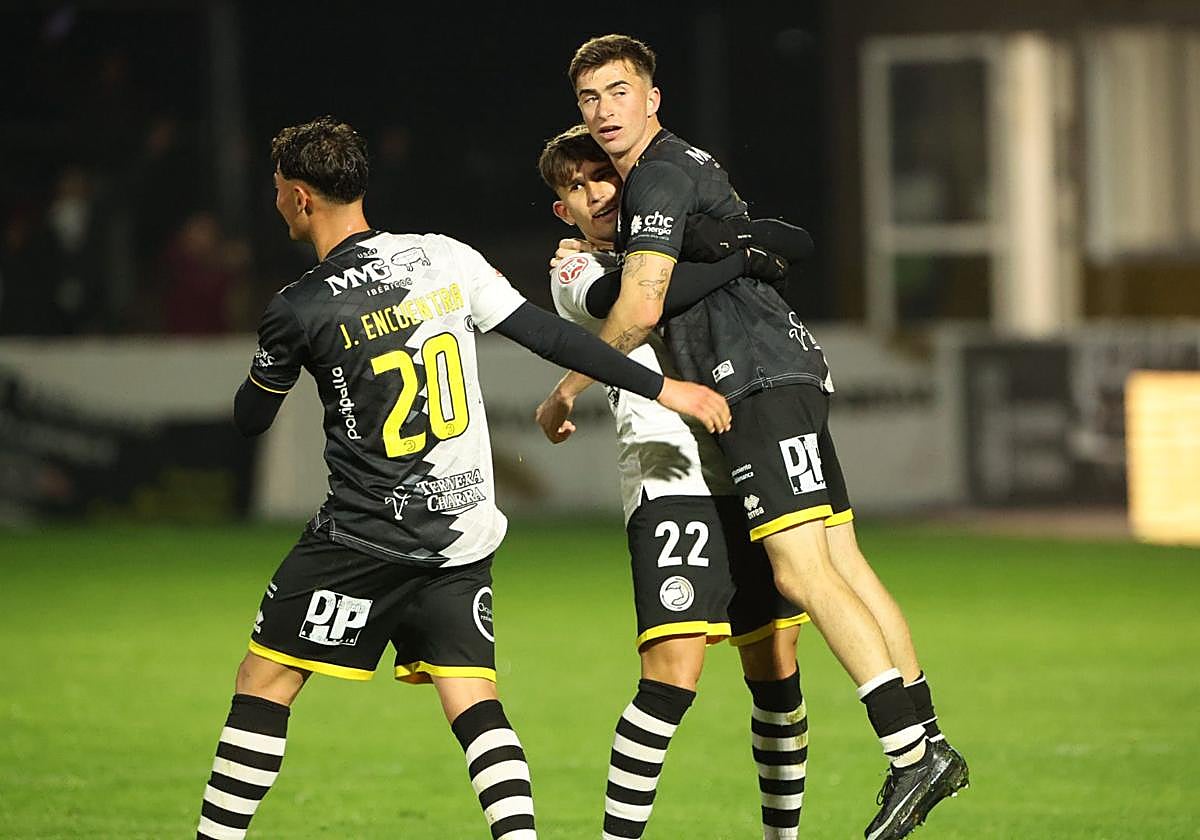 El partido entre Unionistas y Pontevedra, en imágenes