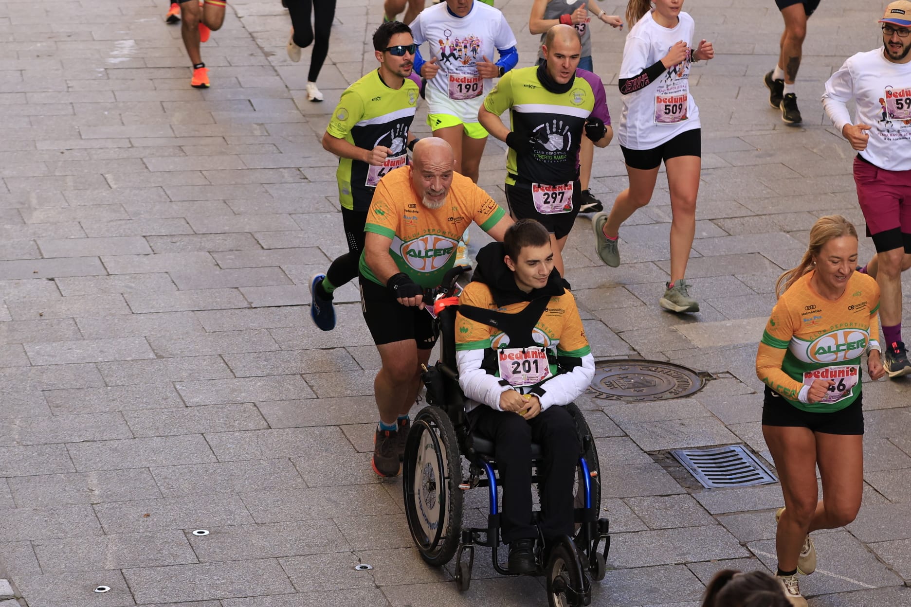La VIII Carrera y Marcha contra la Violencia de Género de Salamanca, en imágenes