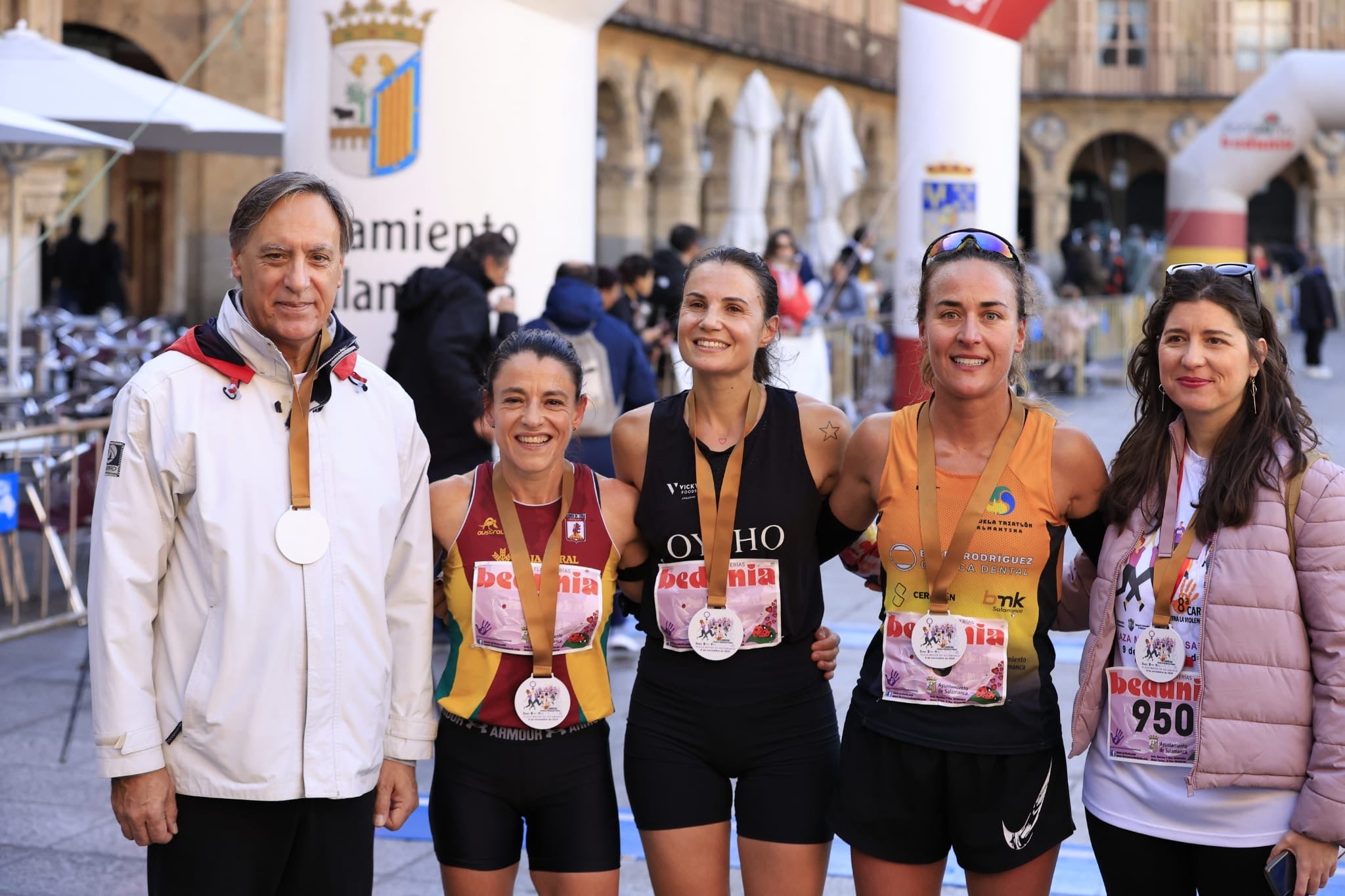 La VIII Carrera y Marcha contra la Violencia de Género de Salamanca, en imágenes