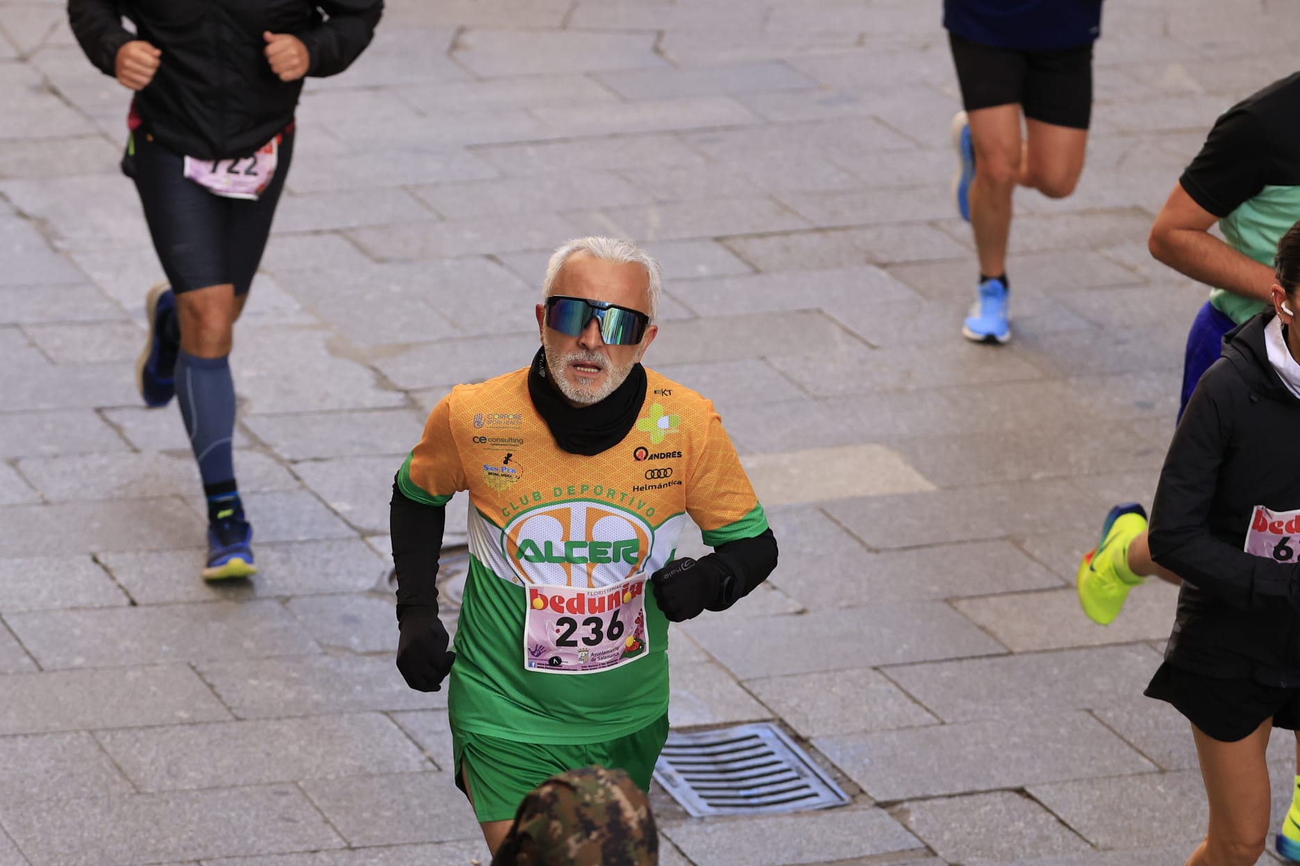 La VIII Carrera y Marcha contra la Violencia de Género de Salamanca, en imágenes