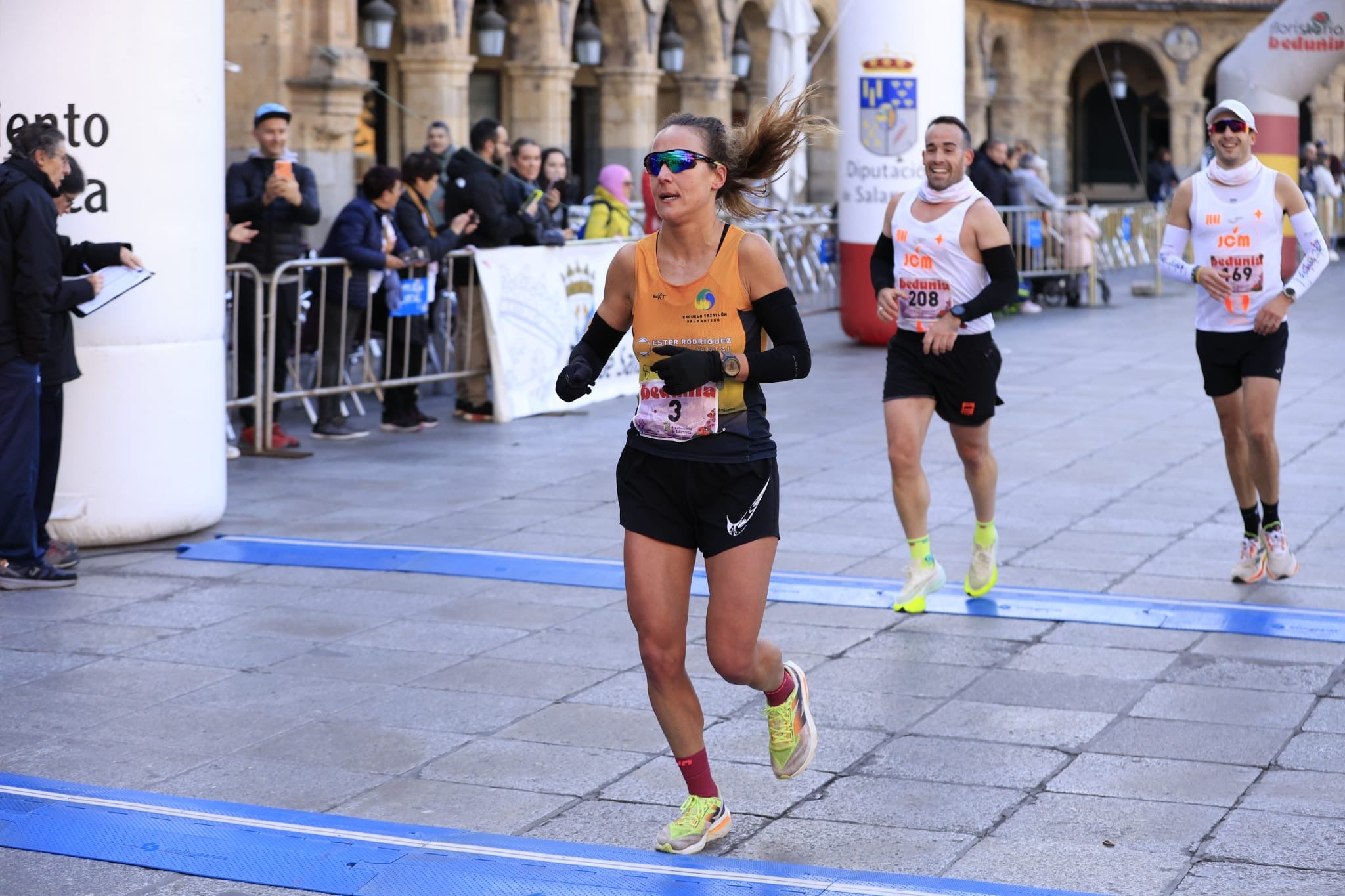 La VIII Carrera y Marcha contra la Violencia de Género de Salamanca, en imágenes
