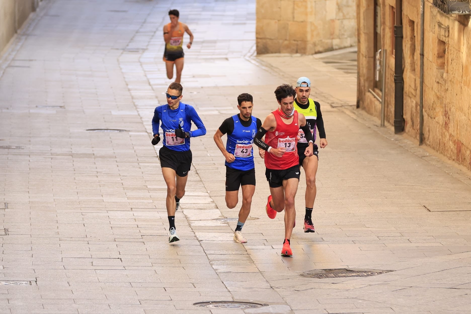 La VIII Carrera y Marcha contra la Violencia de Género de Salamanca, en imágenes