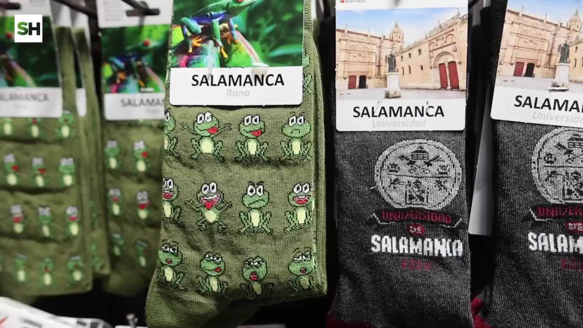 La historia de Regalos Corrillo, una tienda de souvenirs en Salamanca con más de cuatro décadas de historia