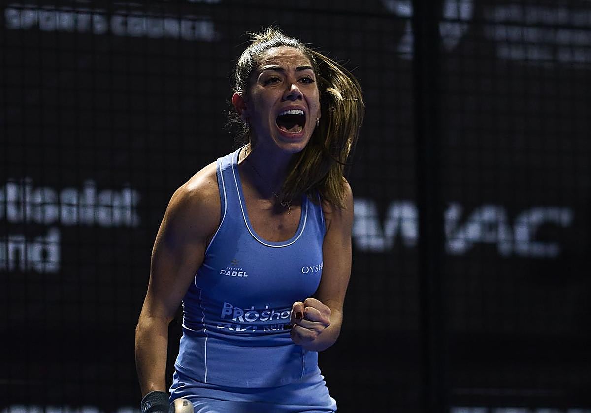 Carmen Goenaga, durante el partido de hoy en Dubai.