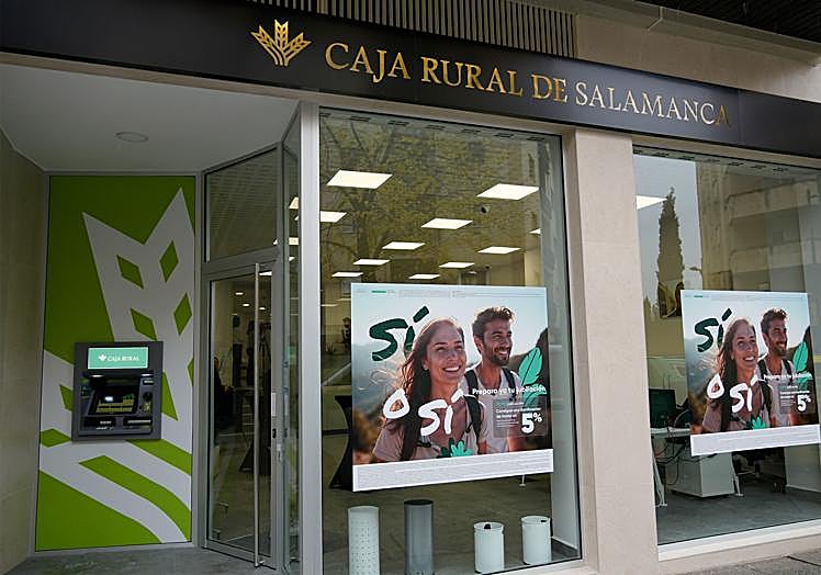 Exterior de la nueva oficina de Caja Rural de Salamanca.