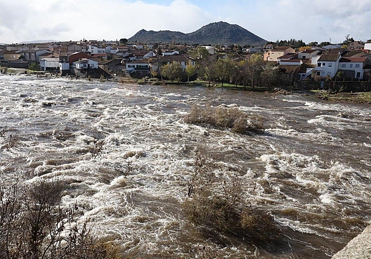 El Tormes a su paso por Puente del Congosto.