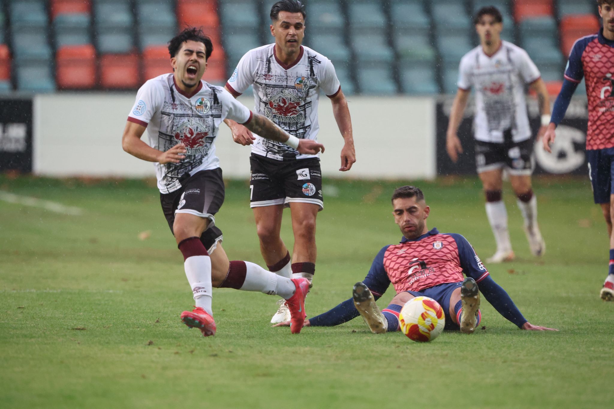 El Salamanca CF UDS pierde ante un rival directo en la lucha por los puests de play off