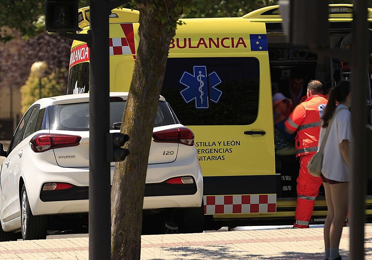 Una ambulancia en Salamanca, en una imagen de archivo.