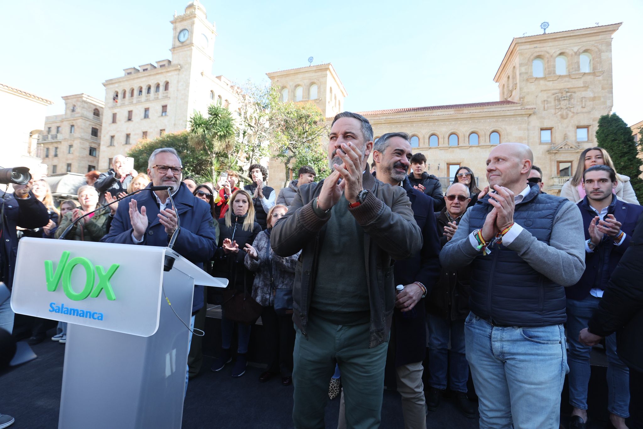 El acto de Santiago Abascal, líder de Vox, en Salamanca, en imágenes