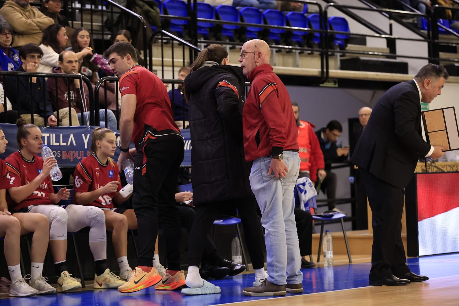 El partido Avenida - Lointek Gernika, en imágenes