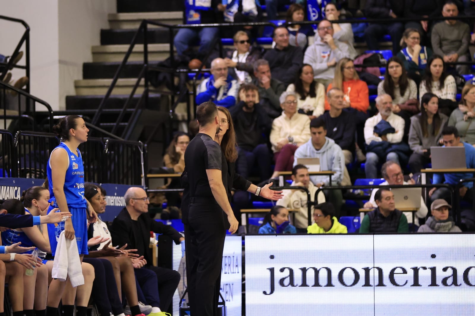 El partido Avenida - Lointek Gernika, en imágenes