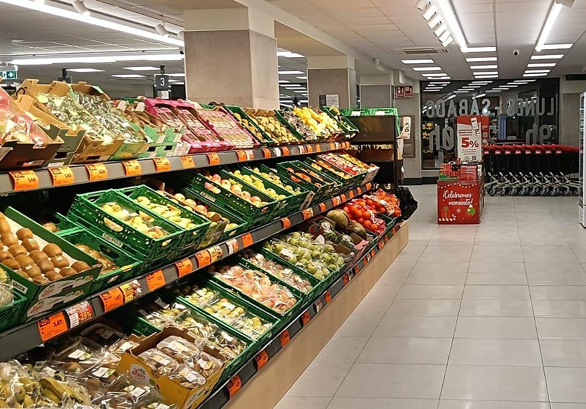 Interior del nuevo establecimiento de Dia en Federico Anaya.