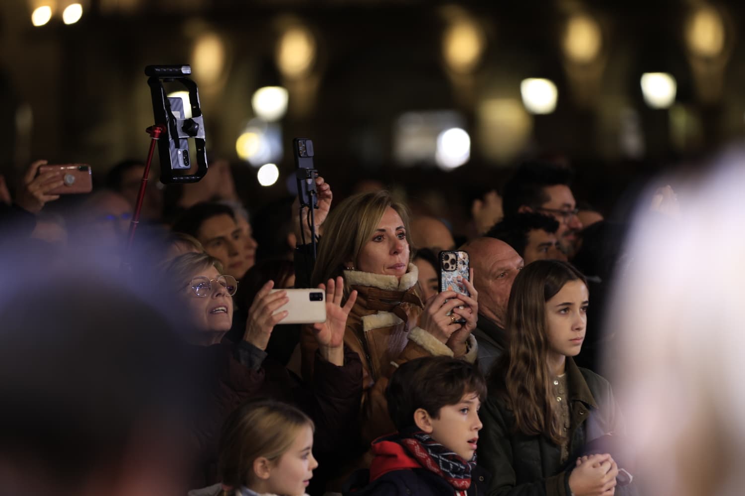 La Navidad ya deslumbra en Salamanca con luces, árbol y videomapping