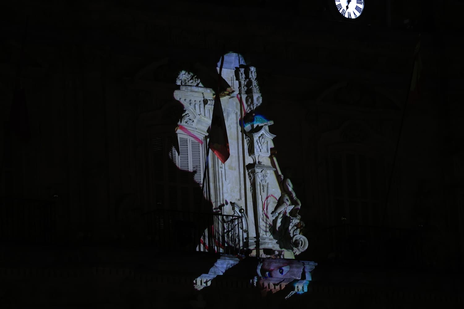 La Navidad ya deslumbra en Salamanca con luces, árbol y videomapping