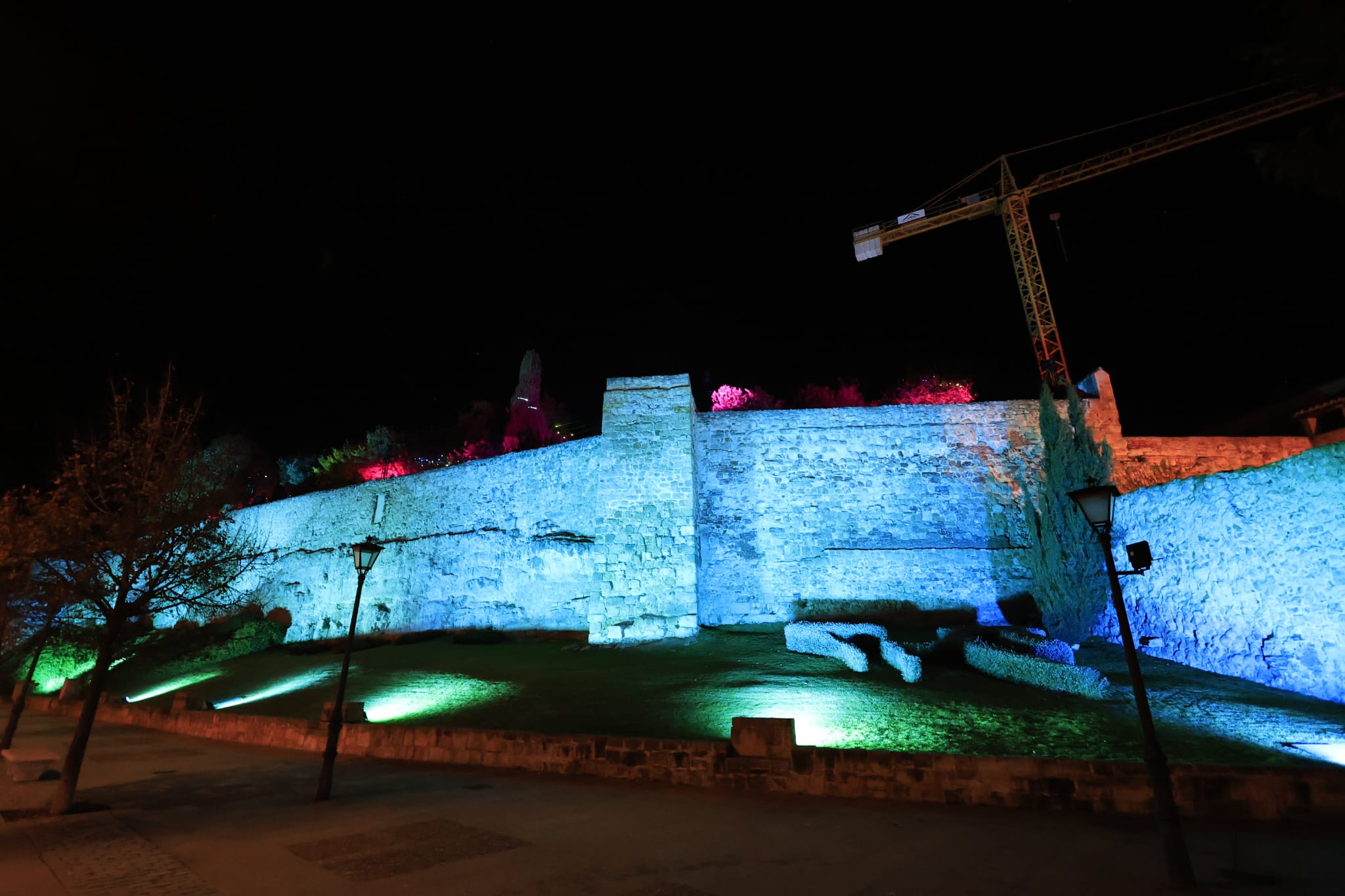 La Navidad ya deslumbra en Salamanca con luces, árbol y videomapping