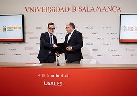 Firma del acuerdo de colaboración suscrito por el rector Juan Manuel Corchado y el presidente de la Asociación Manuel Muiños.