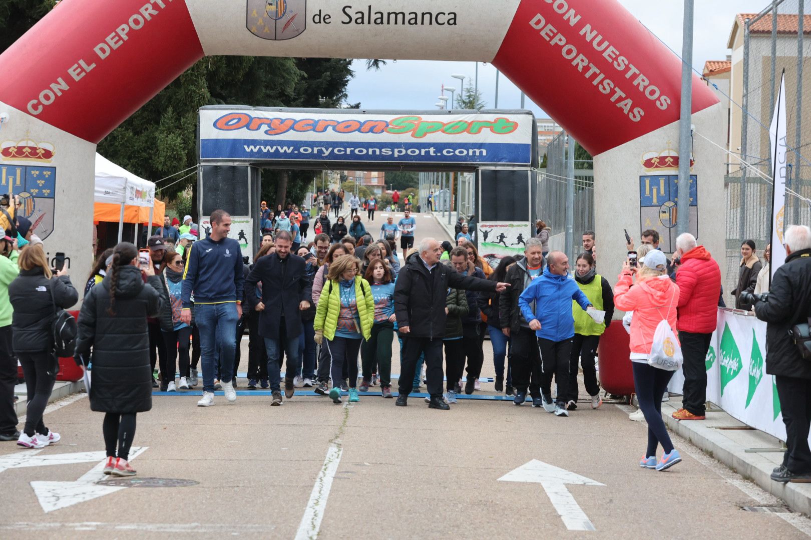 Adrián Moro y Verónica Sánchez, vencedores de la X San Silvestre Universitaria Solidaria
