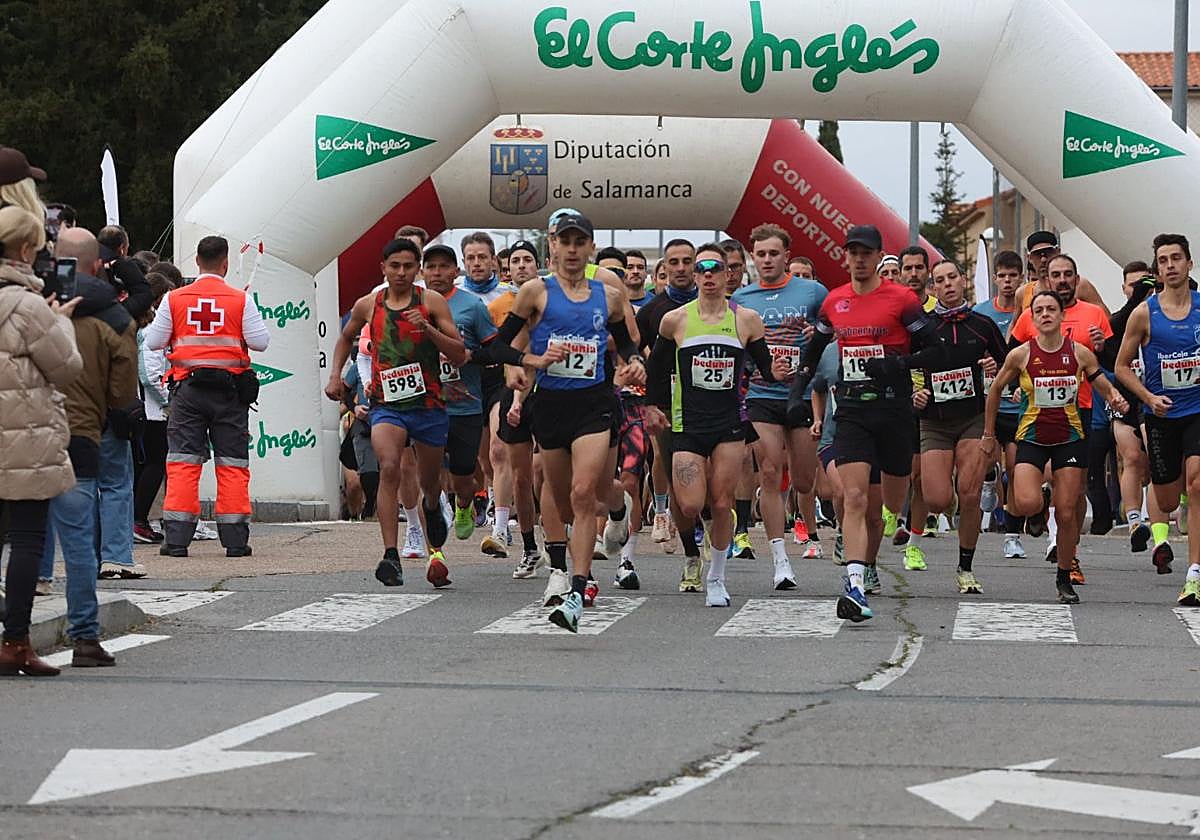 Adrián Moro y Verónica Sánchez, vencedores de la X San Silvestre Universitaria Solidaria