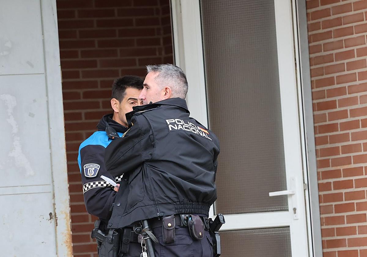 Una multitudinaria y violenta pelea desata el caos en un partido de aficionados en el anexo del Helmántico