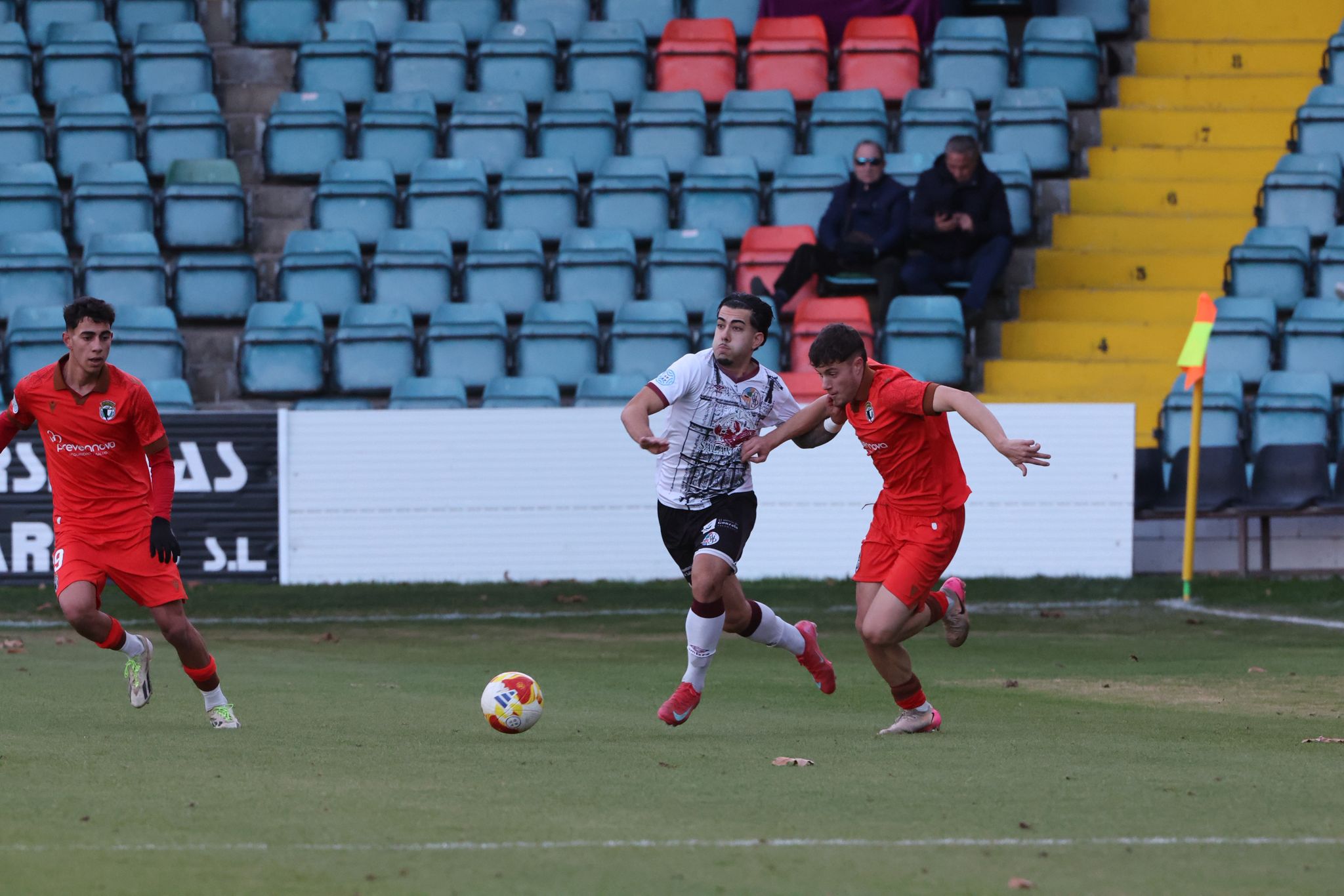 El partido entre el Salamanca CF UDS y el Burgos B, en imágenes