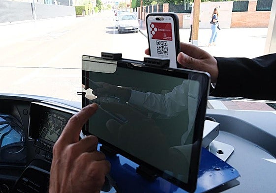 Usuario accede con código QR al sistema Buscyl.