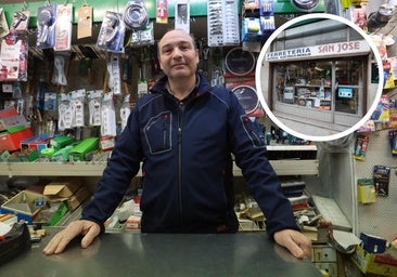 La ferretería con medio siglo de Salamanca que aún sobrevive: «Tengo tornillería de cuando abrió mi padre»