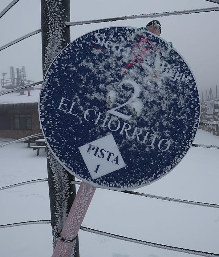 Imagen secundaria 2 - Pistas de debutantes, acceso electrónico y señal de una de las pistas.