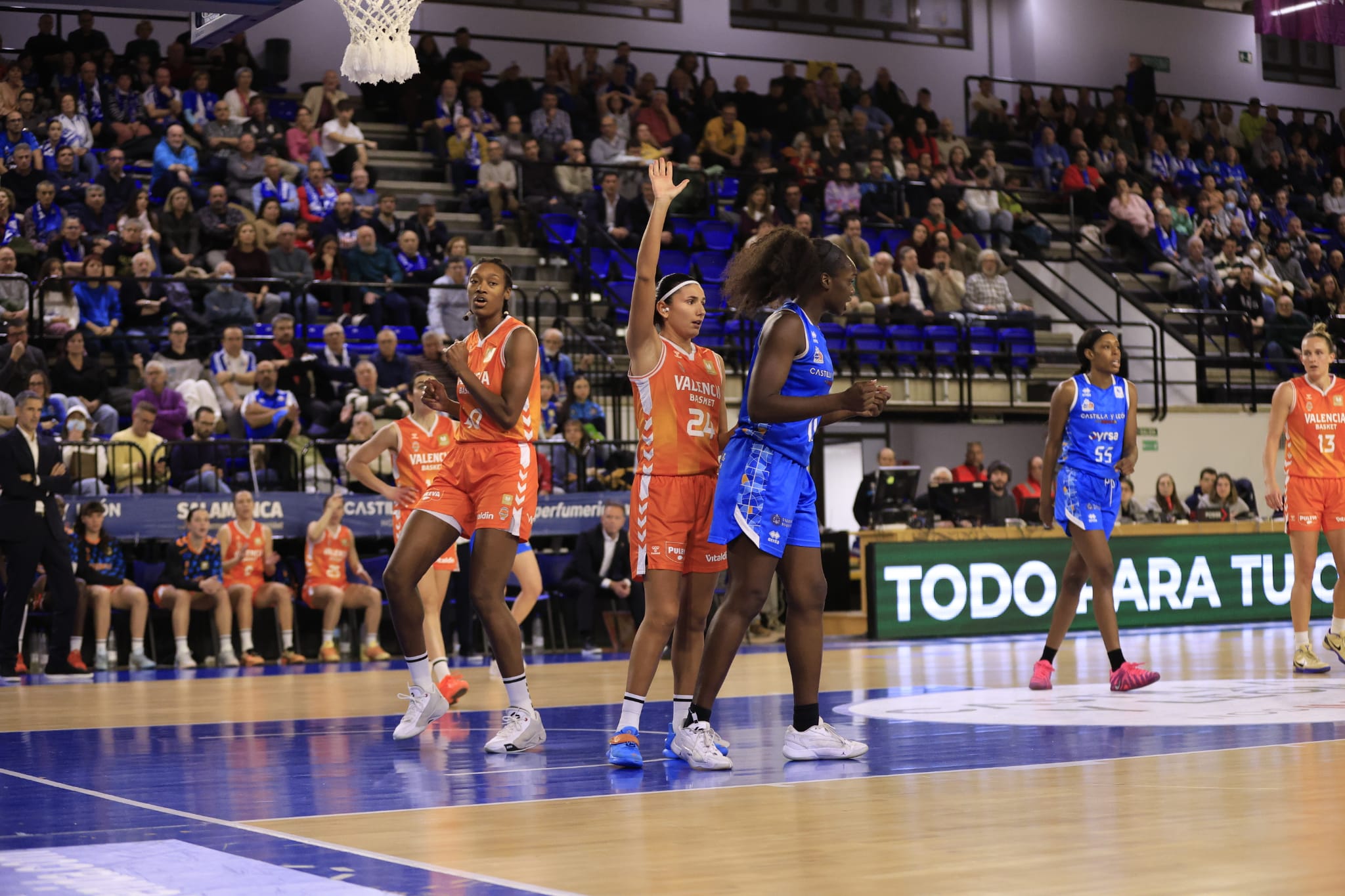 El partido entre Avenida y Valencia Basket, en imágenes