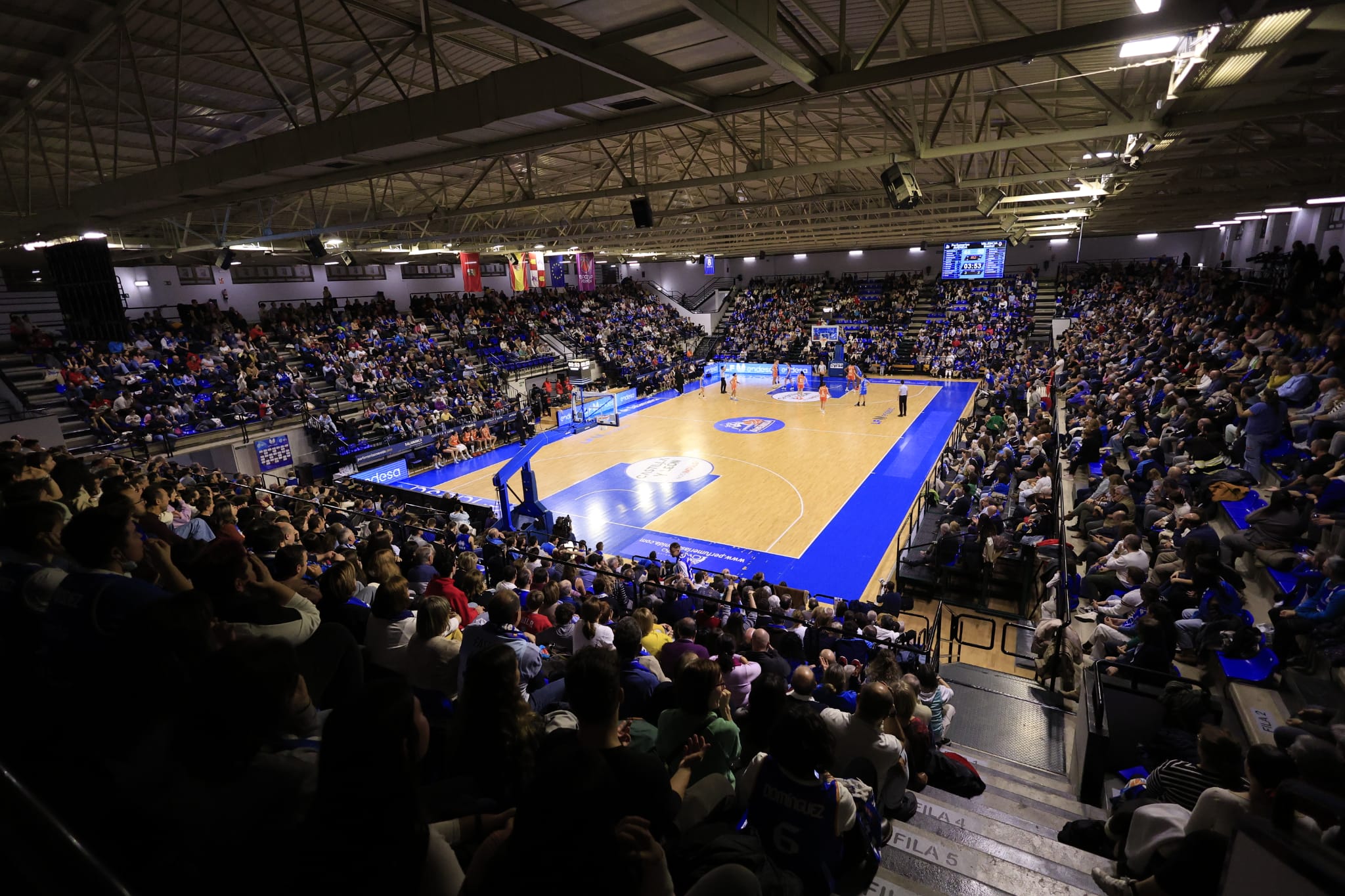 El partido entre Avenida y Valencia Basket, en imágenes
