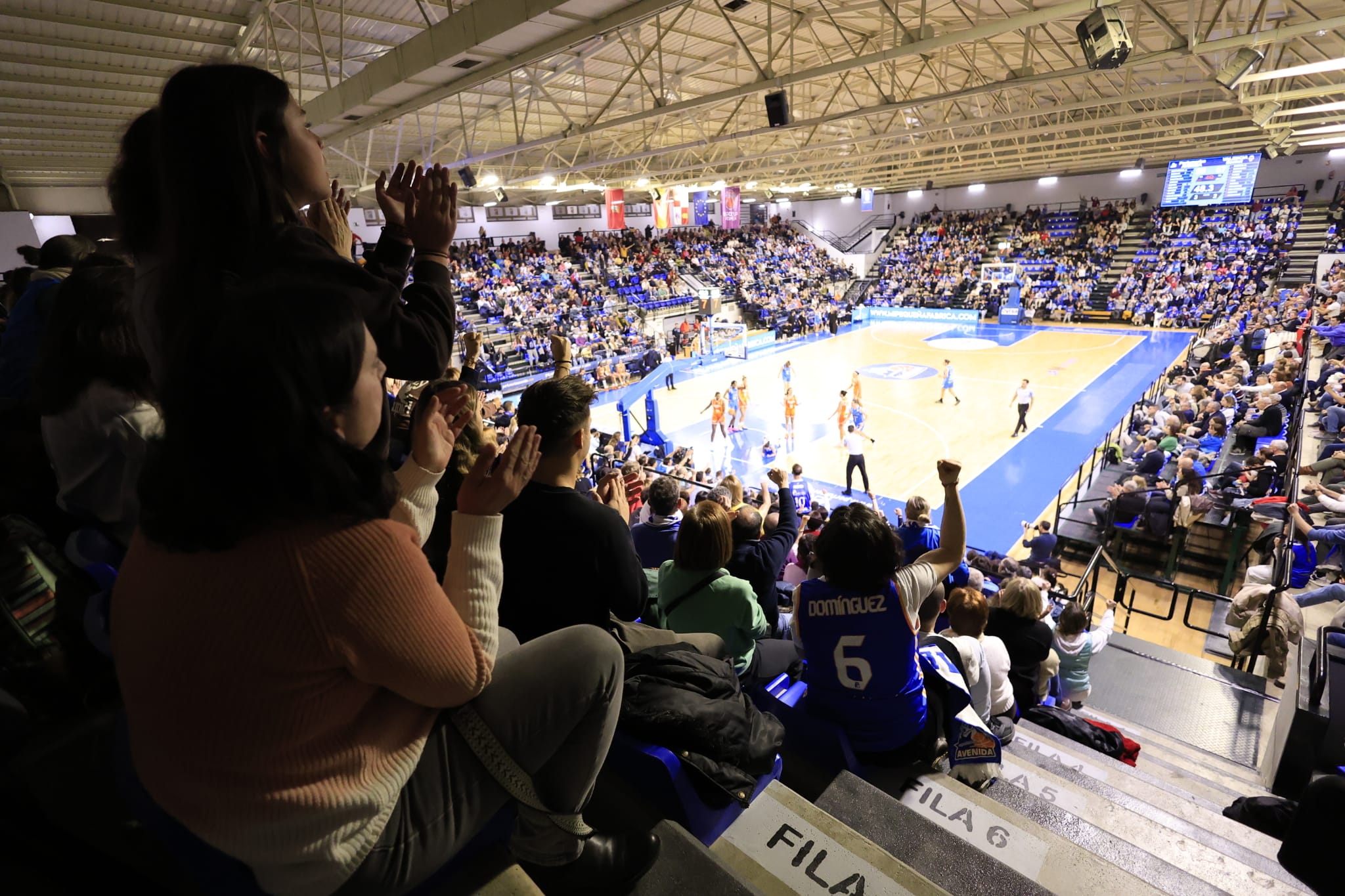 El partido entre Avenida y Valencia Basket, en imágenes