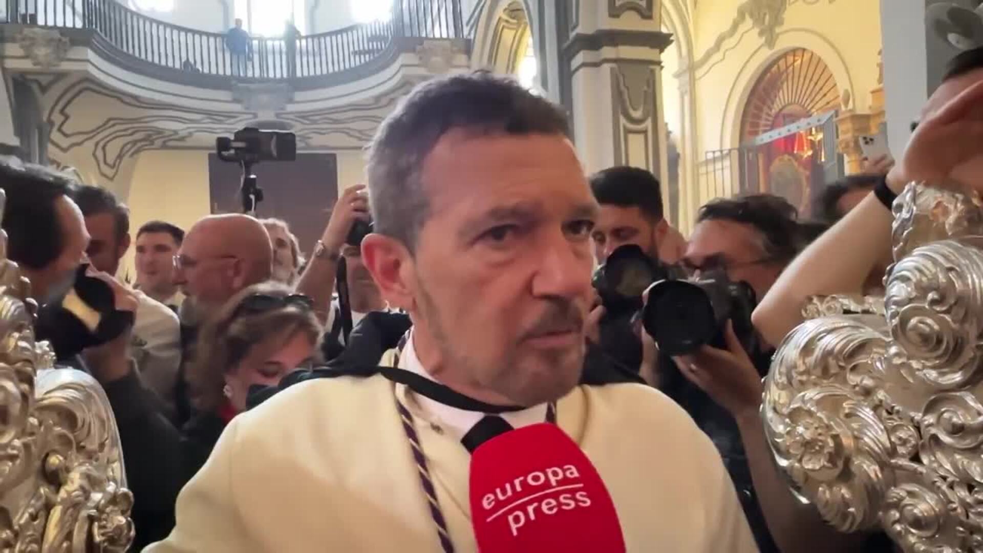 Antonio Banderas, muy emocionado, cumple un año más con la Semana Santa malagueña