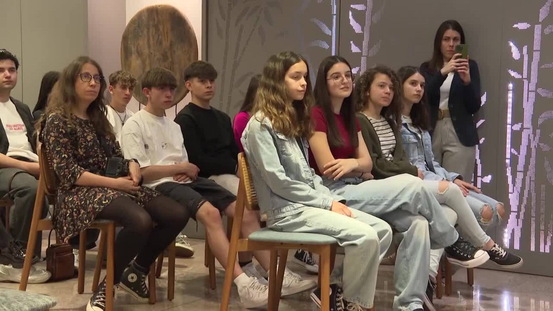 Estudiantes españoles alertan sobre los riesgos del tabaco en un concurso en TikTok