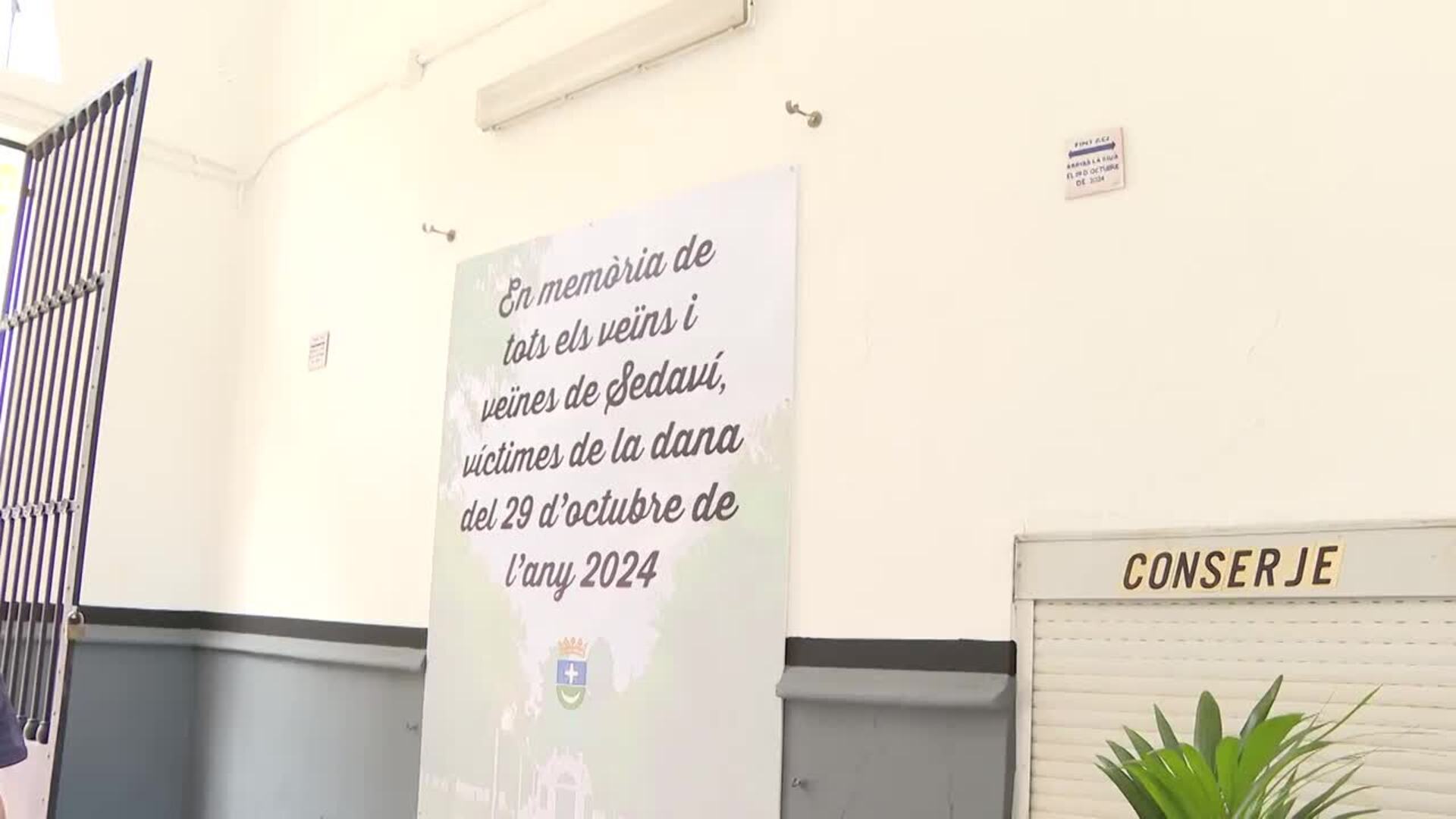 Recuerdos y emoción florecen en los cementerios españoles este Día de Todos los Santos