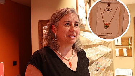 De médica a artista con un negocio en Salamanca que cumple una década: «Me encanta mi trabajo»
