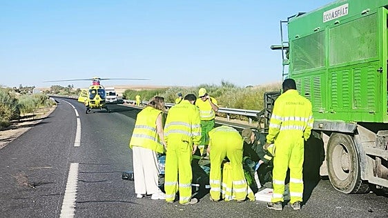 Se da a la fuga tras atropellar a un operario de asfalto entre Salamanca y Valladolid en las obras de la autovía