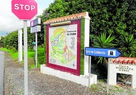 Einfahrt zur Urbanisation El Faro in Mijas Costa, wo die letzte Hausbesetzung stattfand.